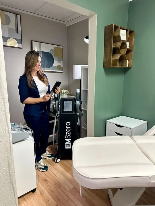 Sesión de modelado corporal en el consultorio